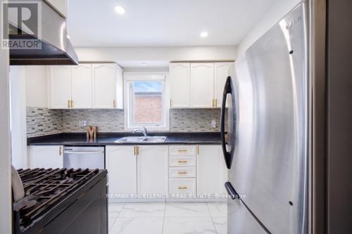 18 Manett Crescent, Brampton, Ontario  L6X 4X4 - Photo 14 - W13061164