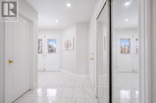 18 Manett Crescent, Brampton, Ontario  L6X 4X4 - Photo 6 - W13061164