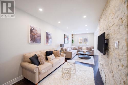 18 Manett Crescent, Brampton, Ontario  L6X 4X4 - Photo 7 - W13061164