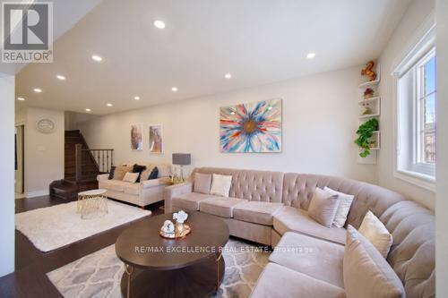 18 Manett Crescent, Brampton, Ontario  L6X 4X4 - Photo 9 - W13061164