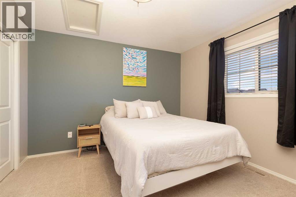 719 Silkstone Close W, Lethbridge, Alberta  T1J 4B9 - Photo 12 - A2306570