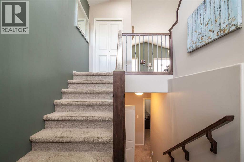 719 Silkstone Close W, Lethbridge, Alberta  T1J 4B9 - Photo 3 - A2306570