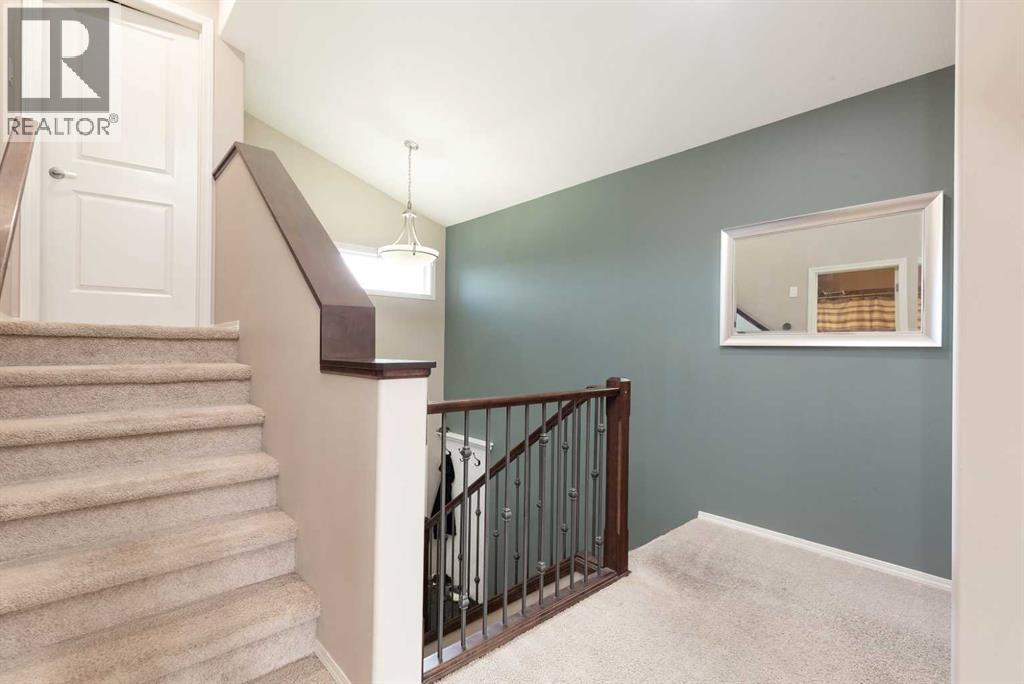 719 Silkstone Close W, Lethbridge, Alberta  T1J 4B9 - Photo 4 - A2306570