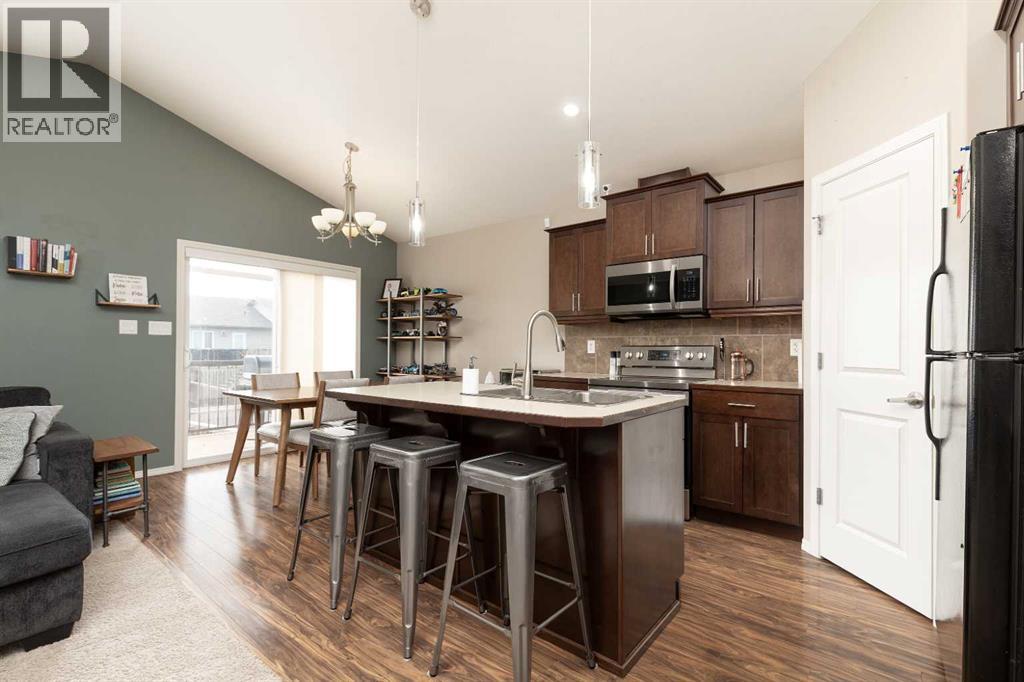 719 Silkstone Close W, Lethbridge, Alberta  T1J 4B9 - Photo 5 - A2306570