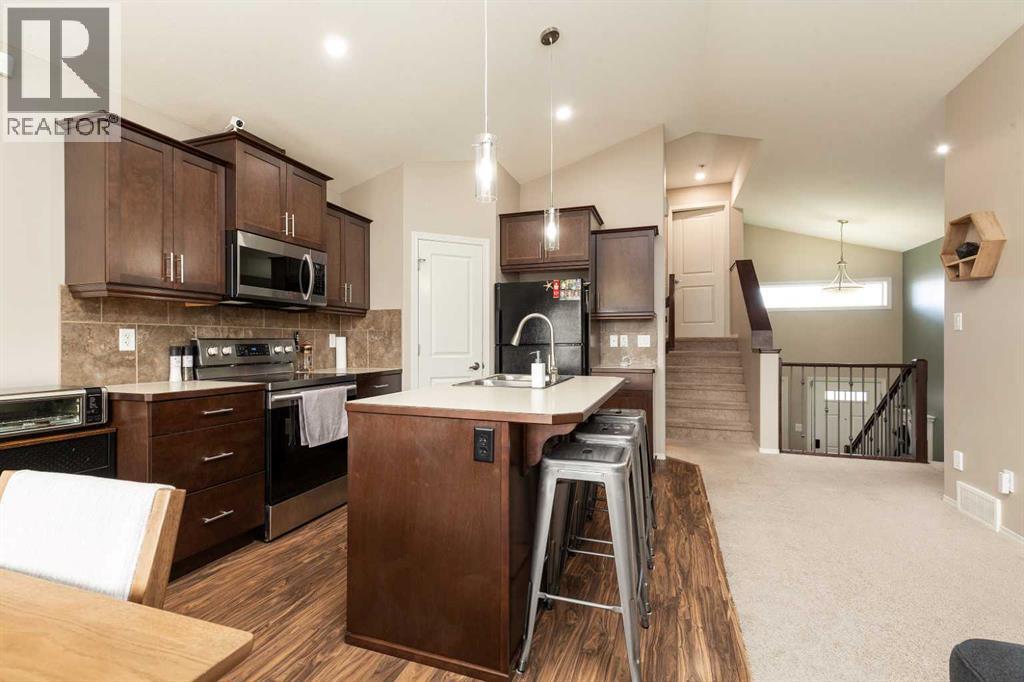 719 Silkstone Close W, Lethbridge, Alberta  T1J 4B9 - Photo 8 - A2306570