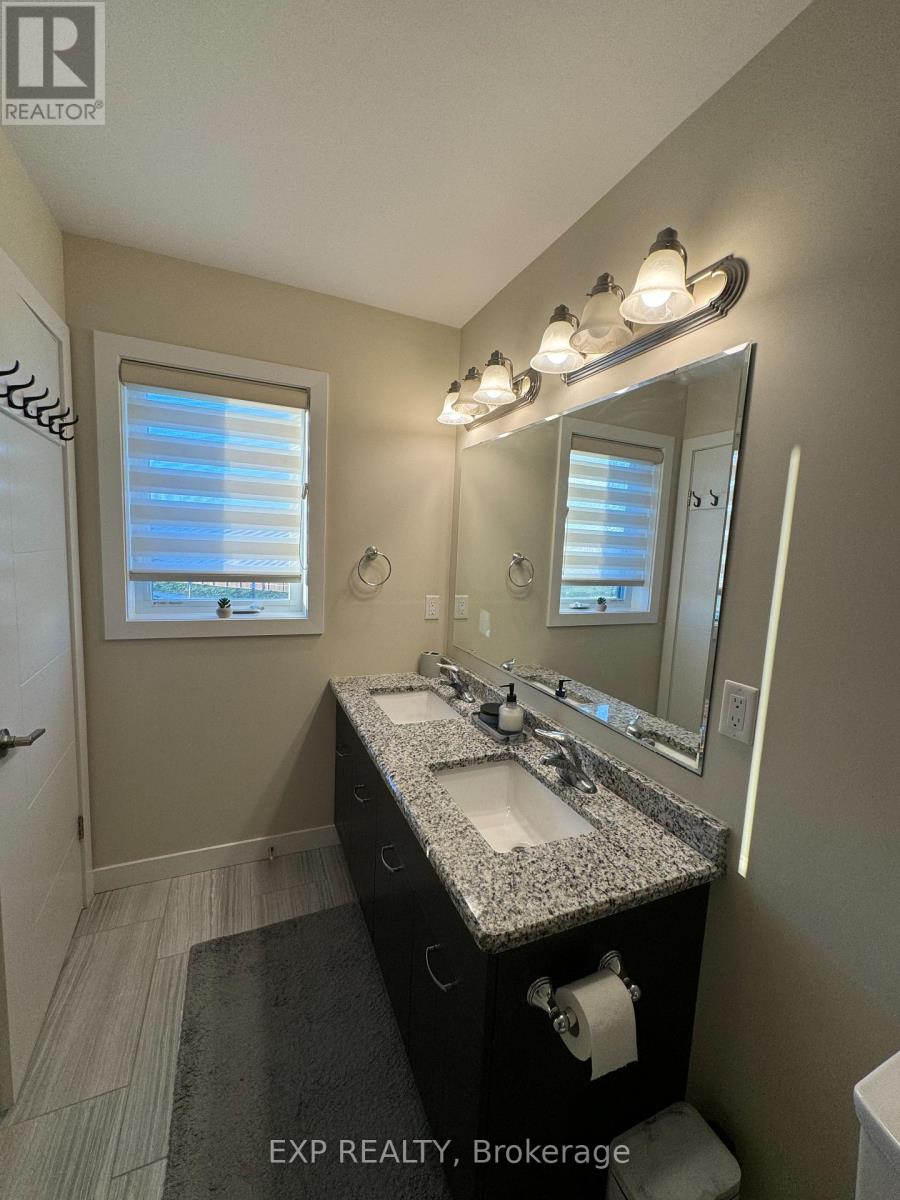 897 Robert Ferrie Drive, Kitchener, Ontario  N2R 0P2 - Photo 11 - X13061096