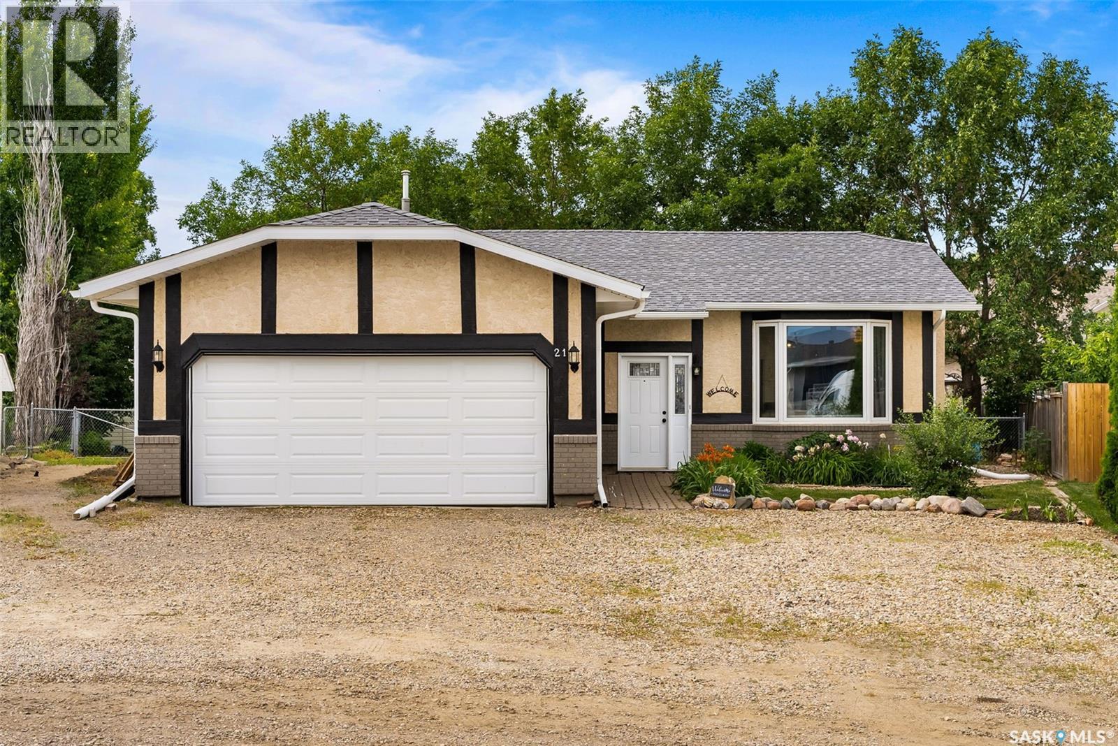 21 Rider Bay, Grand Coulee, Saskatchewan  S4M 0A3 - Photo 2 - SK034228