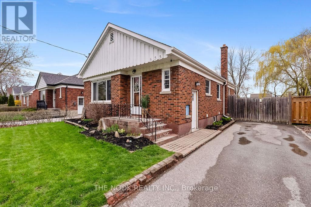 855 HORTOP STREET, Oshawa, Ontario