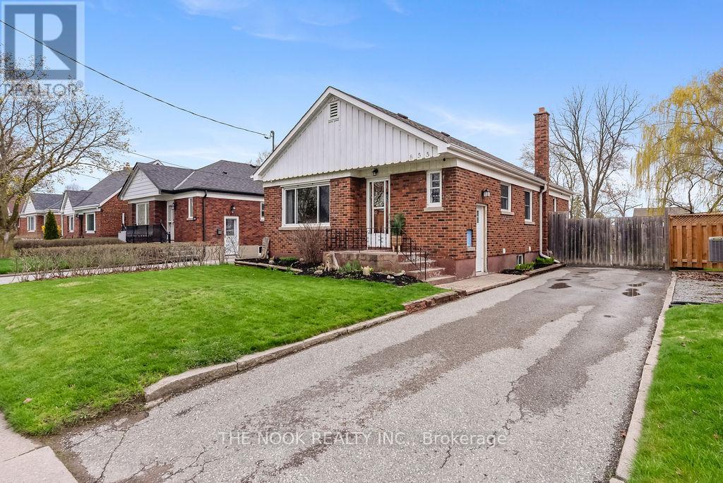 855 Hortop Street, Oshawa, Ontario  L1G 4N8 - Photo 2 - E13061200