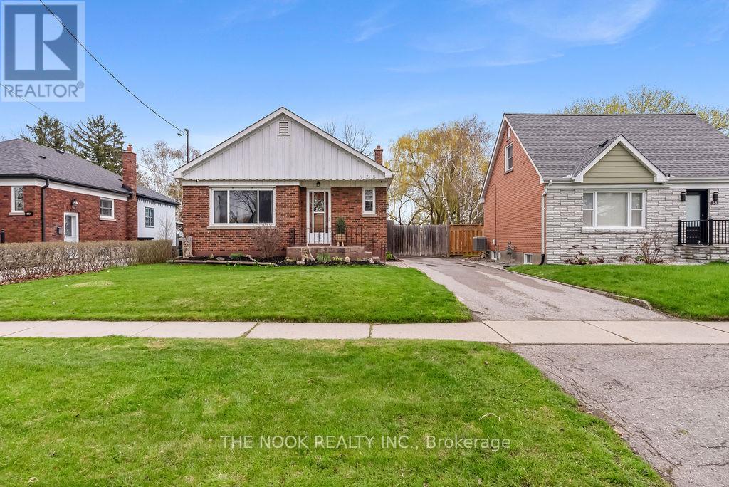 855 Hortop Street, Oshawa, Ontario  L1G 4N8 - Photo 3 - E13061200