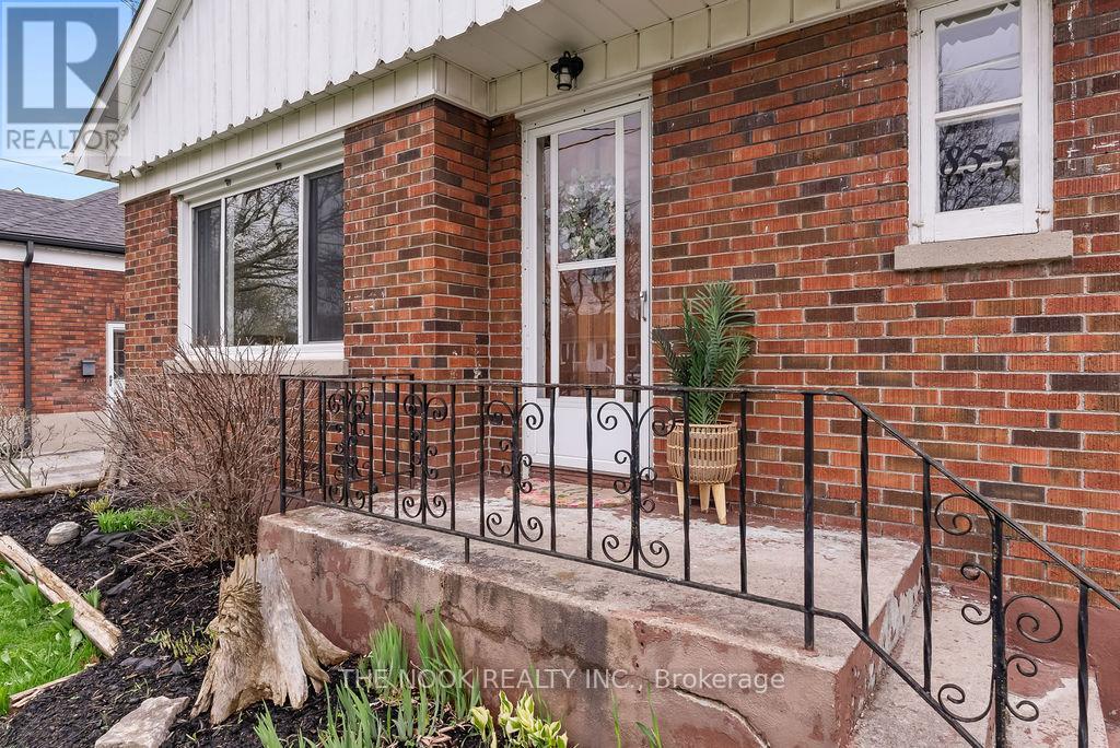 855 Hortop Street, Oshawa, Ontario  L1G 4N8 - Photo 5 - E13061200