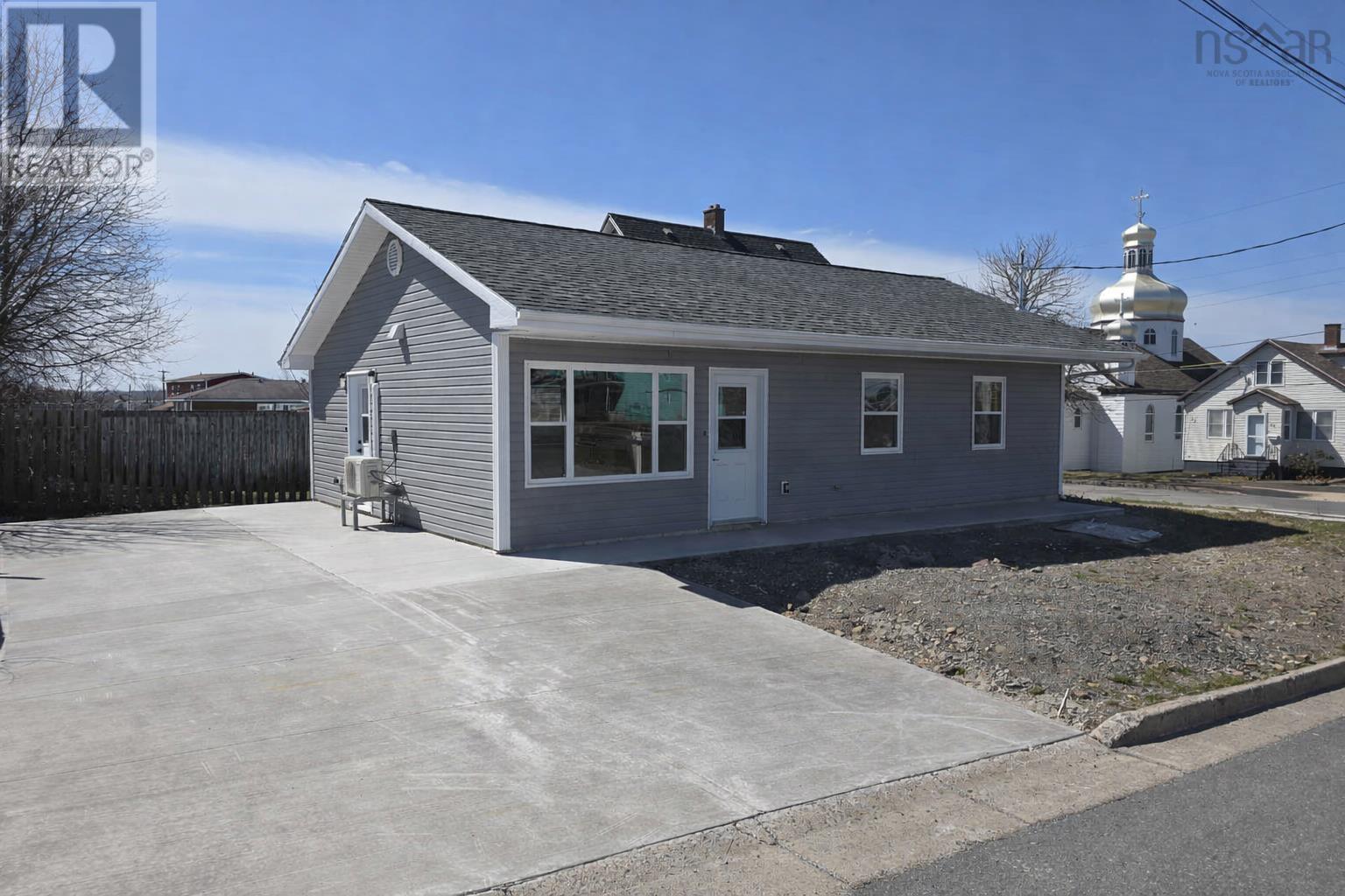 6 South Street, Sydney, Nova Scotia  B1N 2M3 - Photo 1 - 202603696