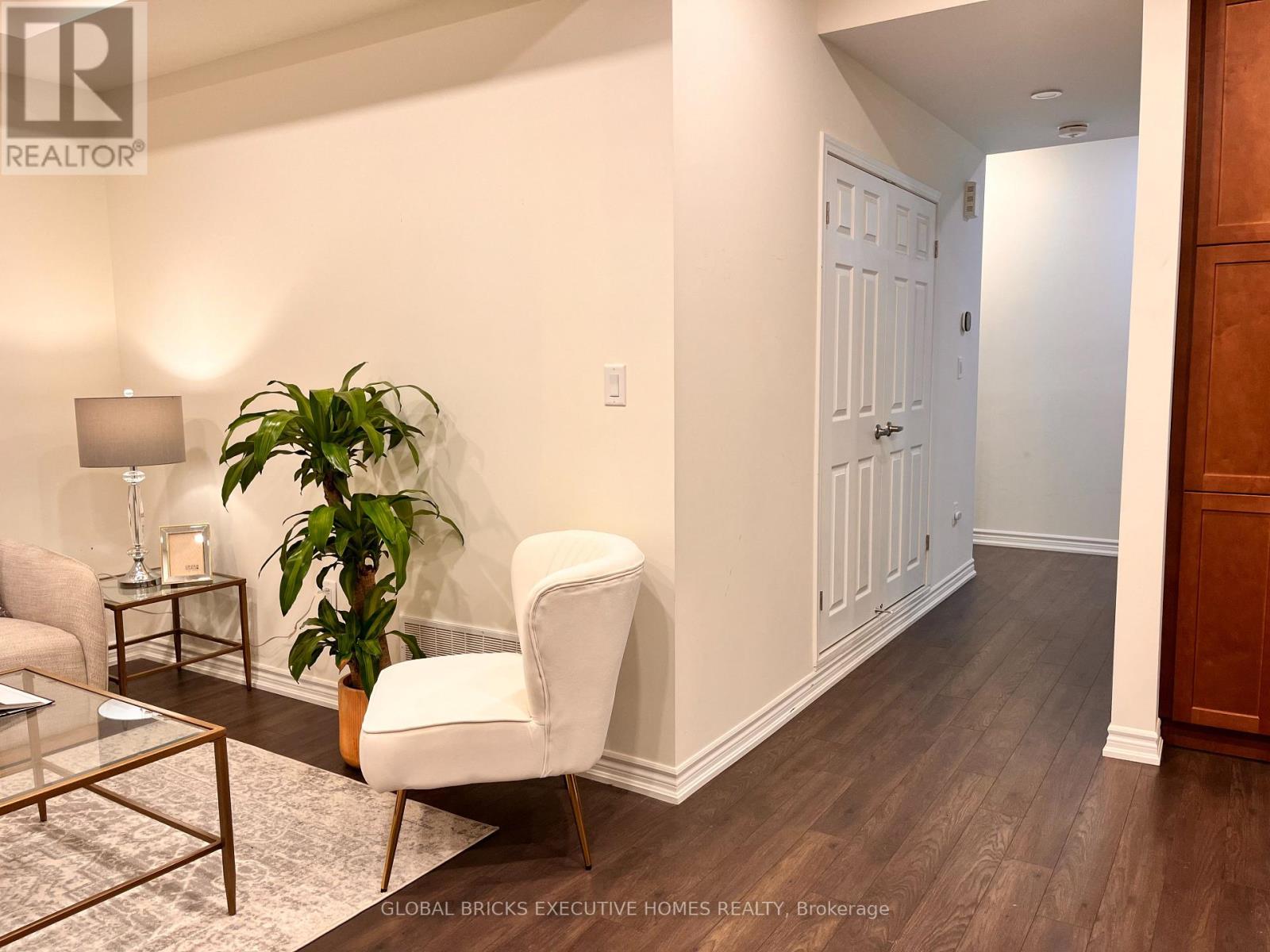 9 - 220 Lagerfeld Drive, Brampton, Ontario  L7A 5H1 - Photo 2 - W13061188