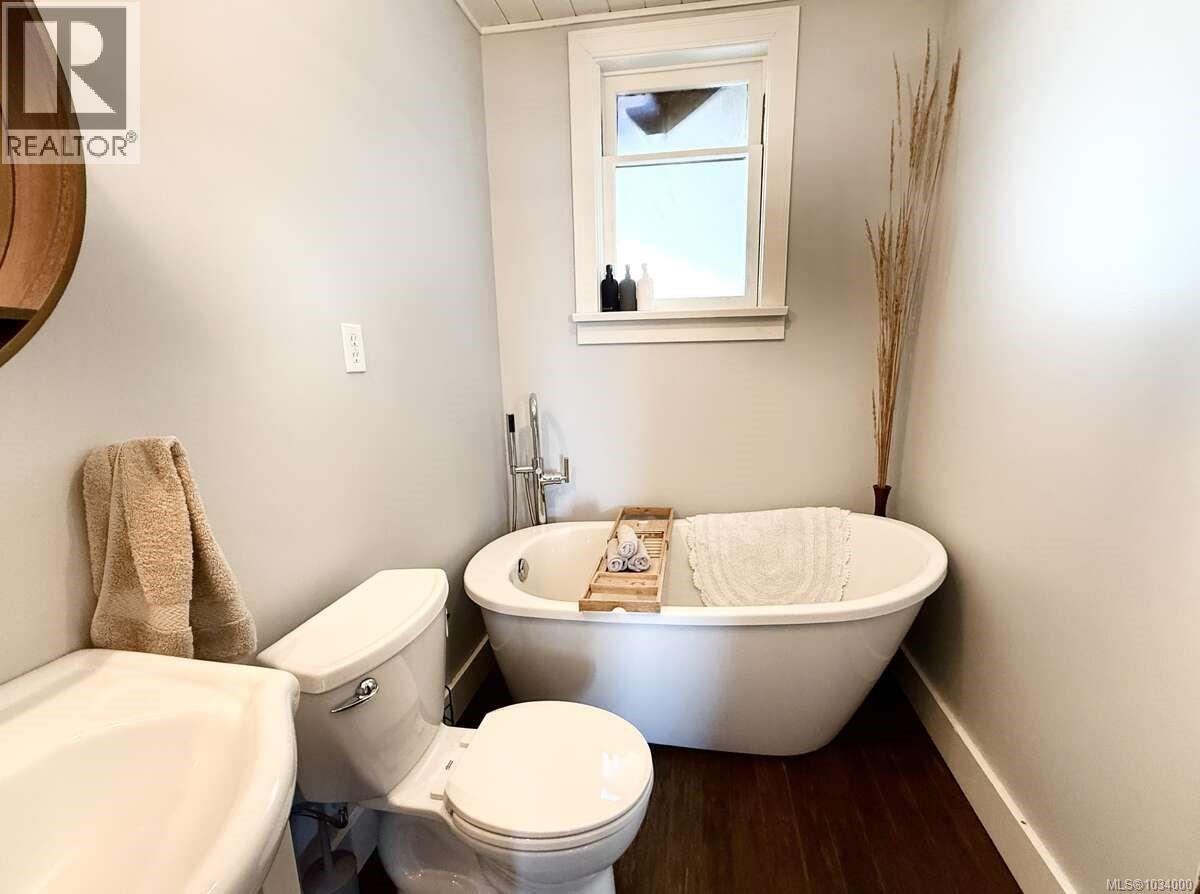 5696 Island Hwy S, Union Bay, British Columbia  V0R 3B0 - Photo 41 - 1034000