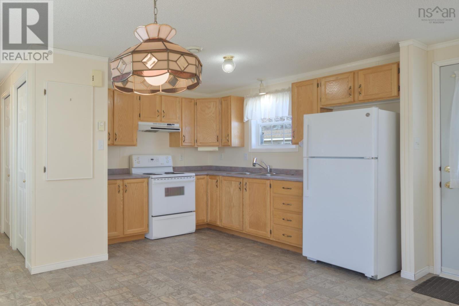 10 Lorne Crescent, Amherst, Nova Scotia  B4H 4B6 - Photo 4 - 202608501