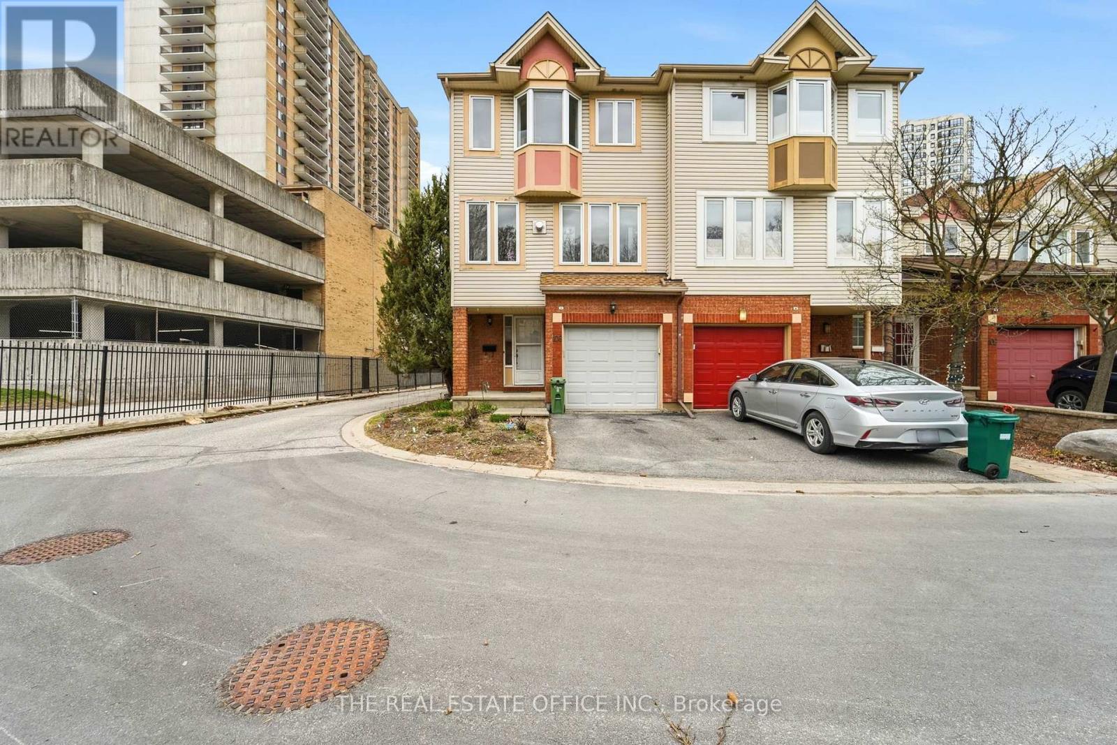 106 CORSICA PRIVATE, Ottawa, Ontario