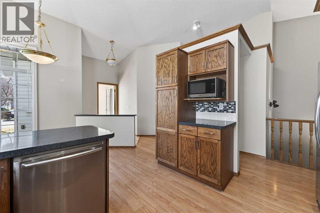 35 Douglasview Park Se, Calgary, Alberta  T2Z 2R9 - Photo 17 - A2306385