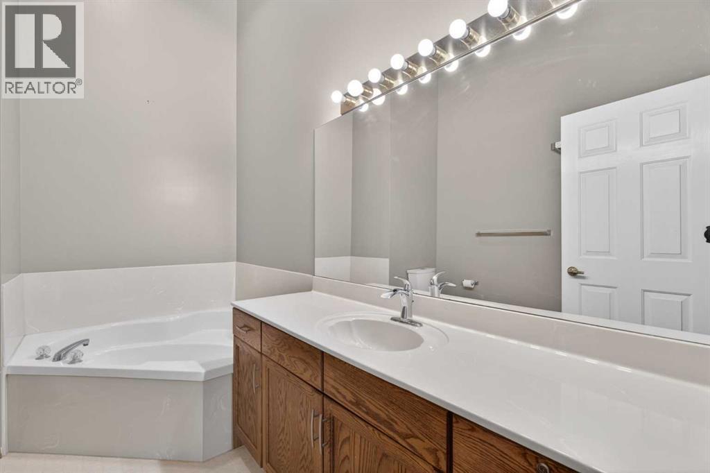 35 Douglasview Park Se, Calgary, Alberta  T2Z 2R9 - Photo 27 - A2306385