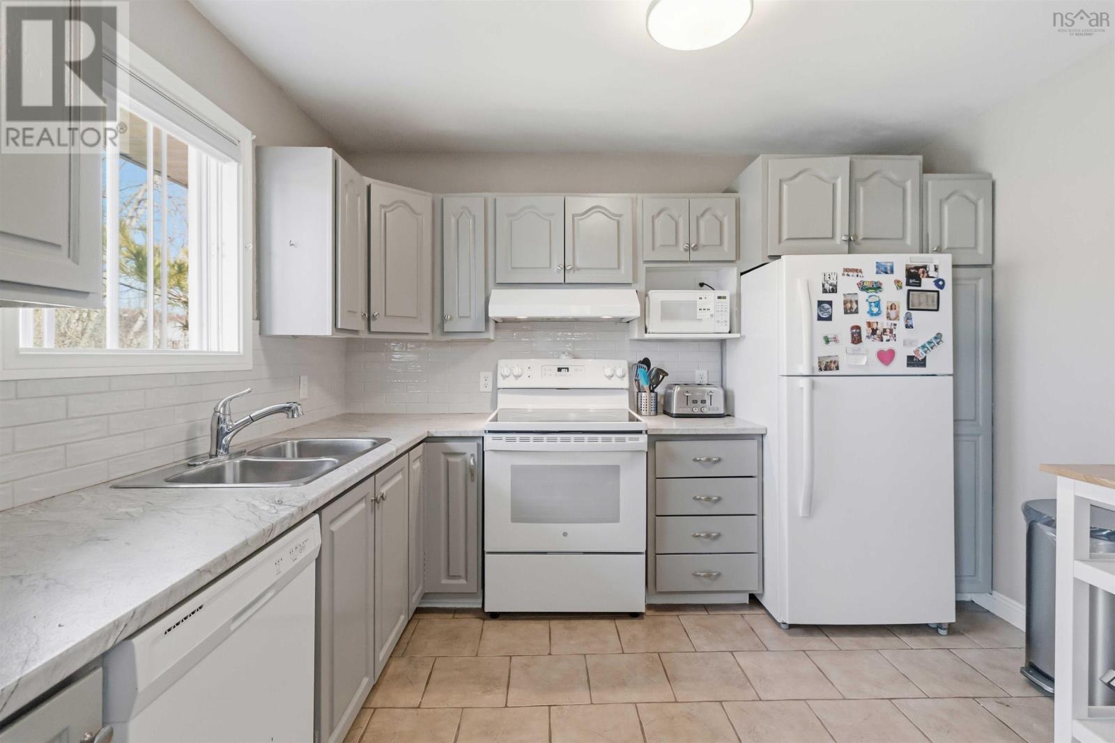 45 Armoyan Drive, Lower Sackville, Nova Scotia  B4C 3V9 - Photo 11 - 202609066