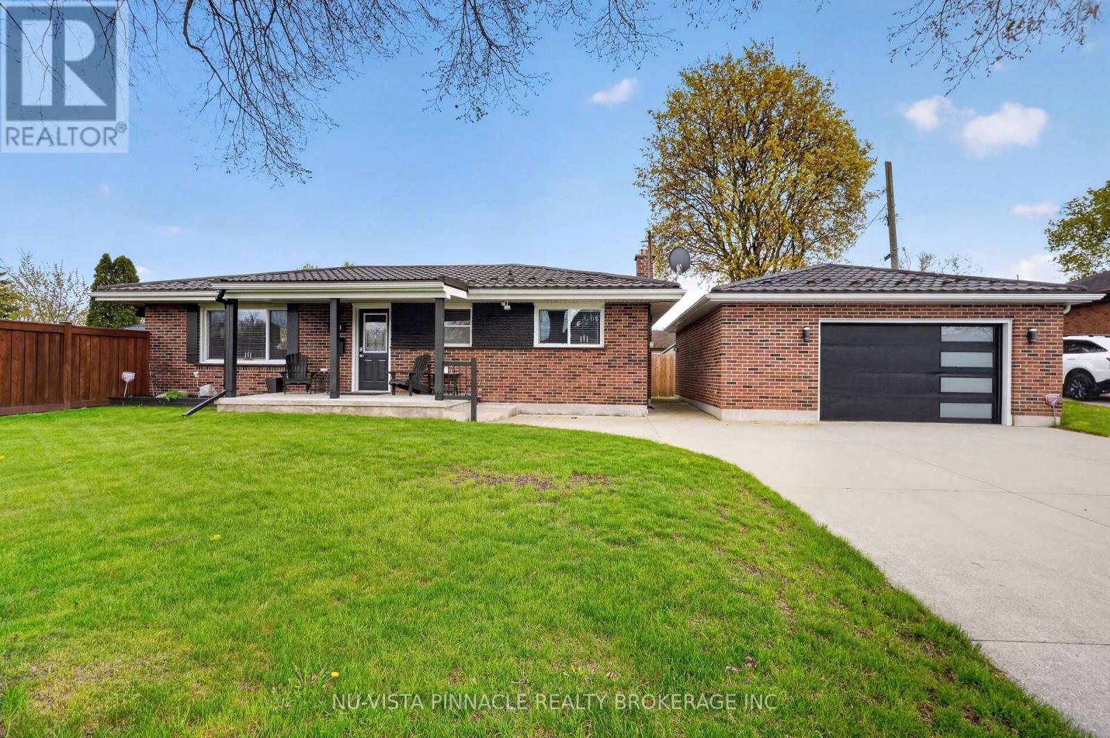 281 TWEEDSMUIR AVENUE, London East, Ontario