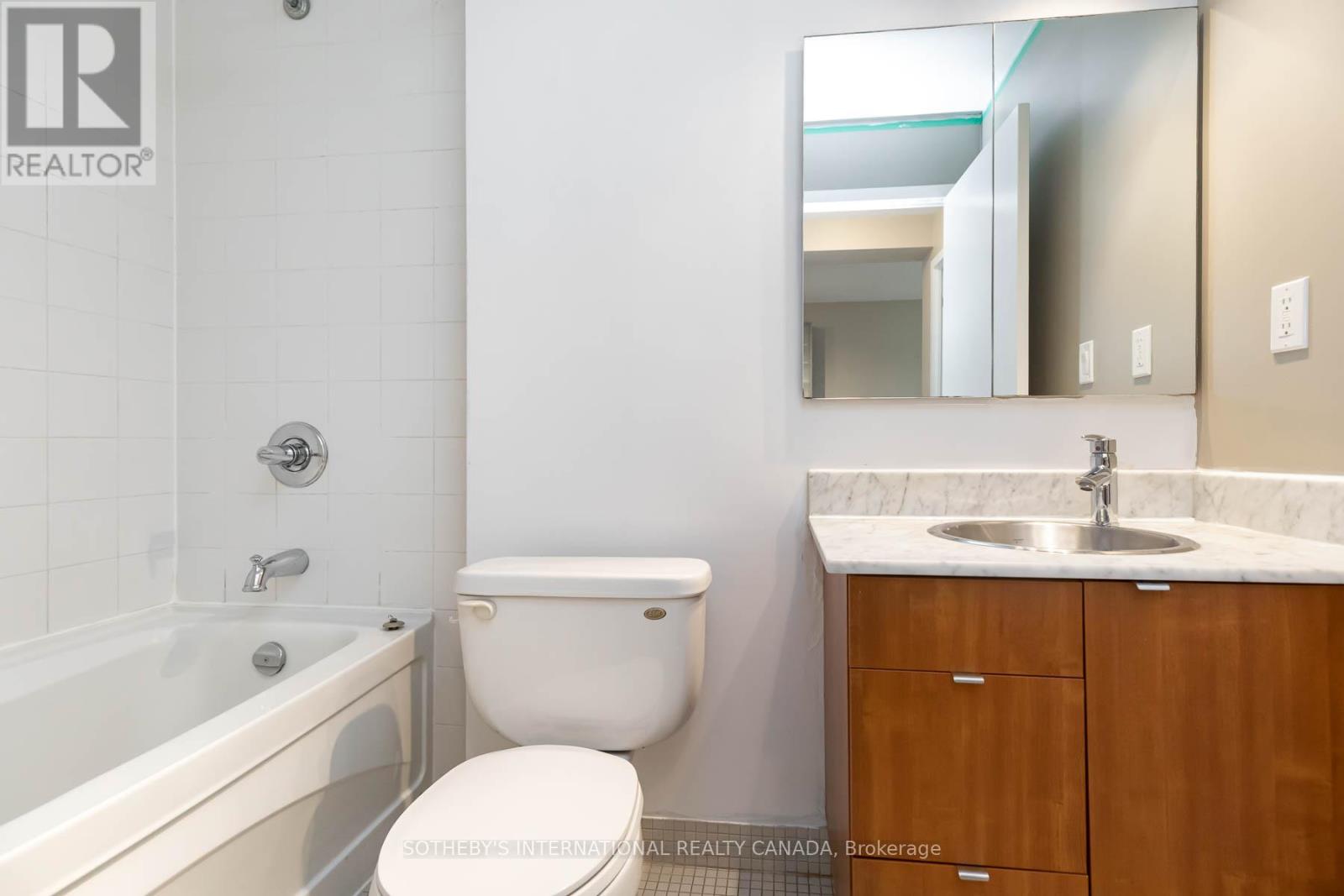 1004 - 33 Lombard Street, Toronto, Ontario  M5C 3H8 - Photo 17 - C13061282