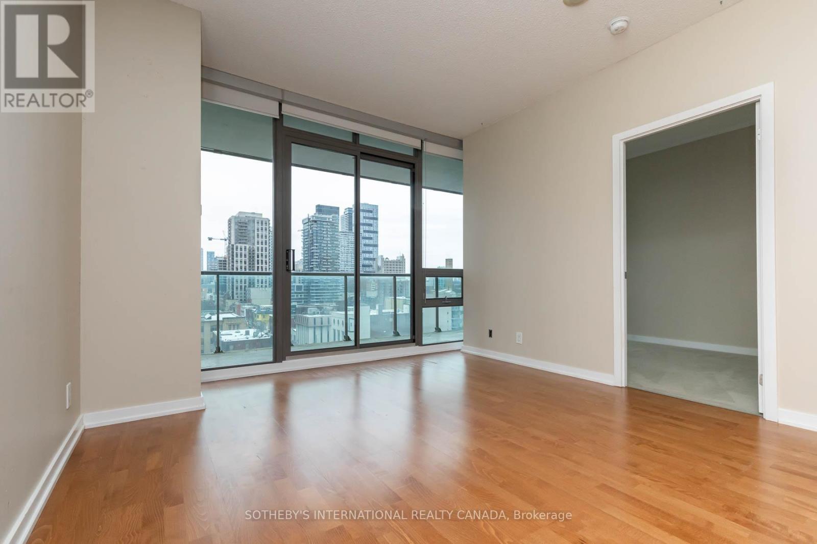 1004 - 33 Lombard Street, Toronto, Ontario  M5C 3H8 - Photo 3 - C13061282