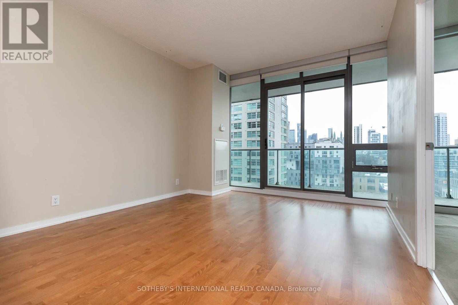 1004 - 33 Lombard Street, Toronto, Ontario  M5C 3H8 - Photo 5 - C13061282