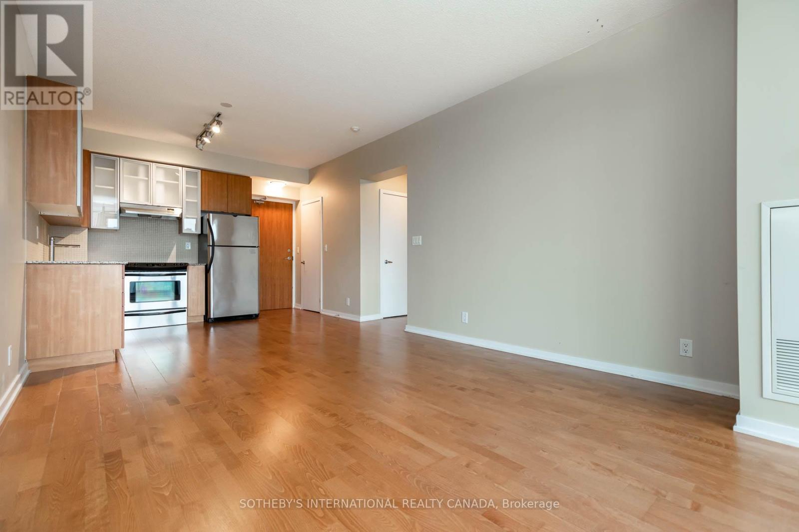 1004 - 33 Lombard Street, Toronto, Ontario  M5C 3H8 - Photo 7 - C13061282