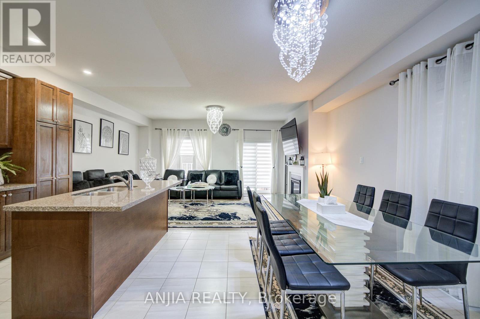 34 Haskins Crescent, Georgina, Ontario  L4P 2G6 - Photo 6 - N12887654