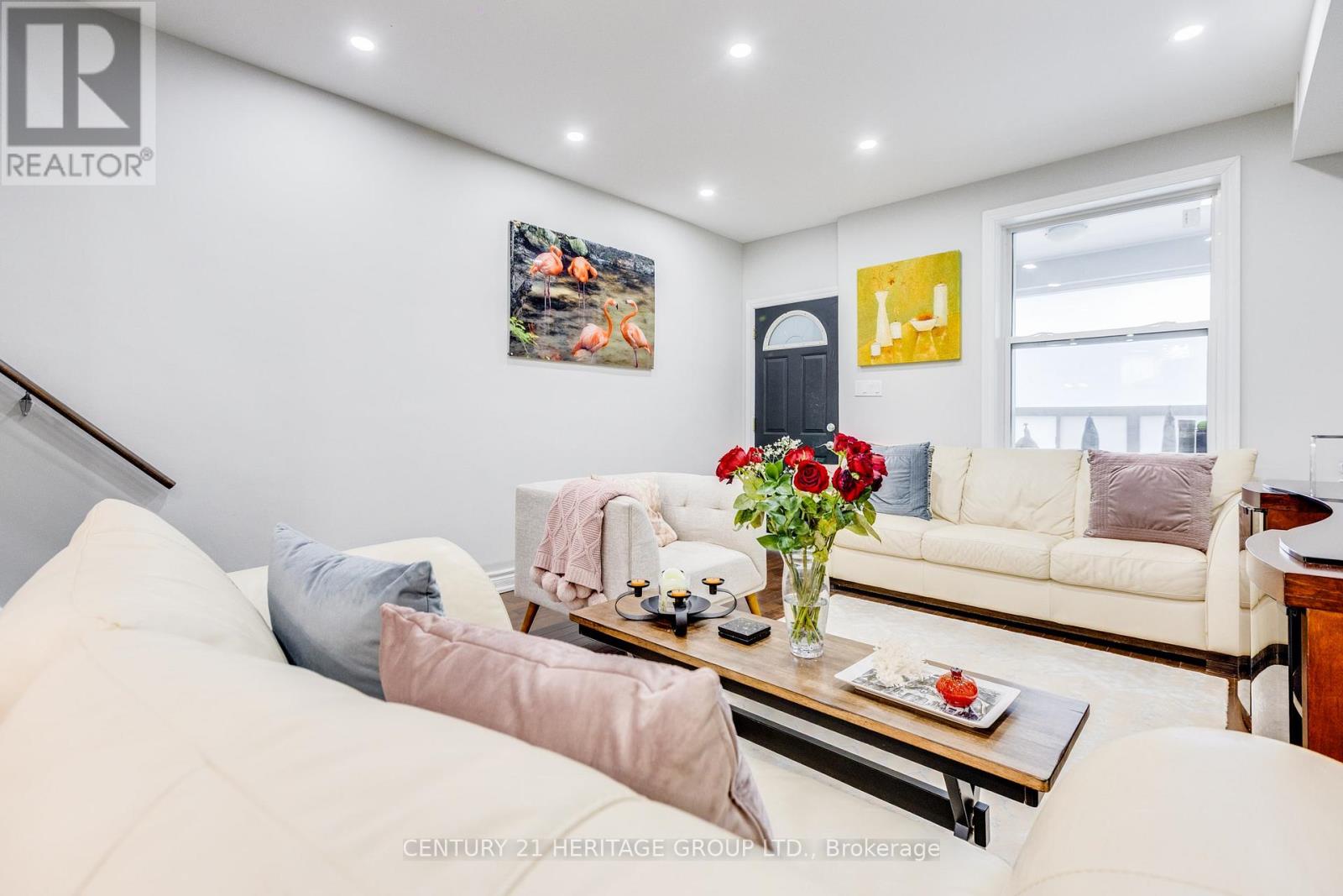 3 Denton Avenue, Toronto, Ontario  M4C 1T7 - Photo 8 - E12954308