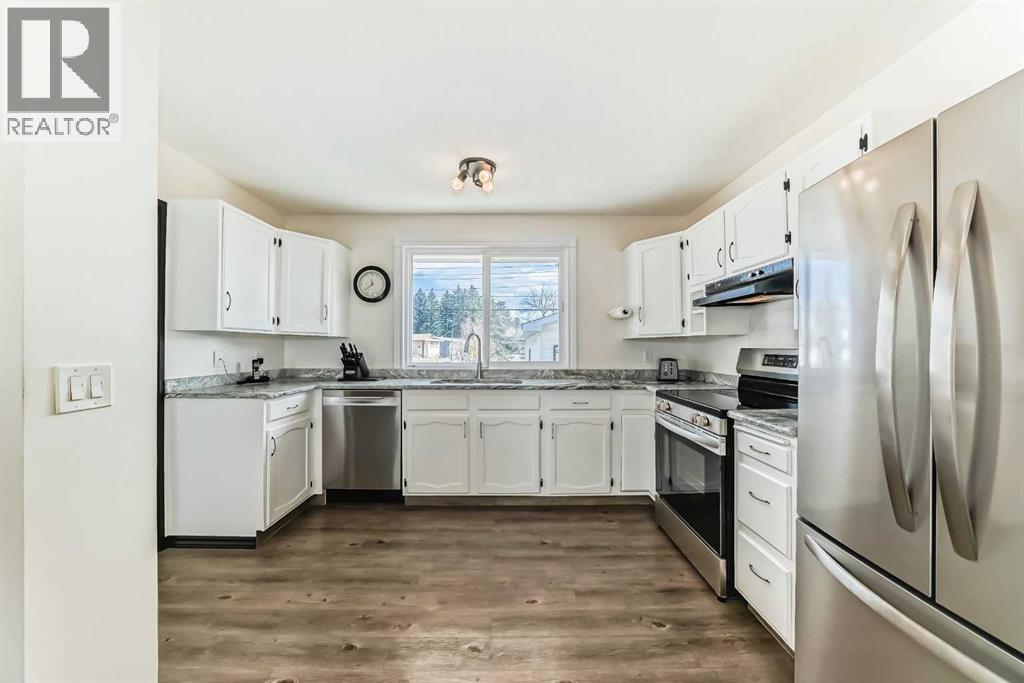 148 Huntridge Road NE, Calgary, Alberta  T2k 4B5 - Photo 12 - A2294727