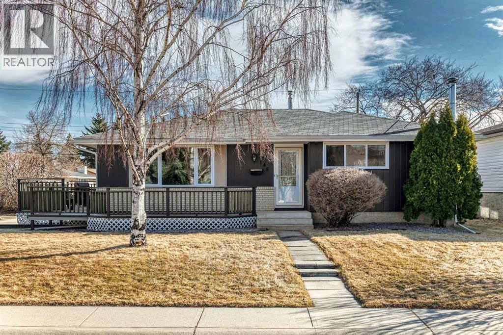 148 Huntridge Road NE, Calgary, Alberta  T2k 4B5 - Photo 2 - A2294727