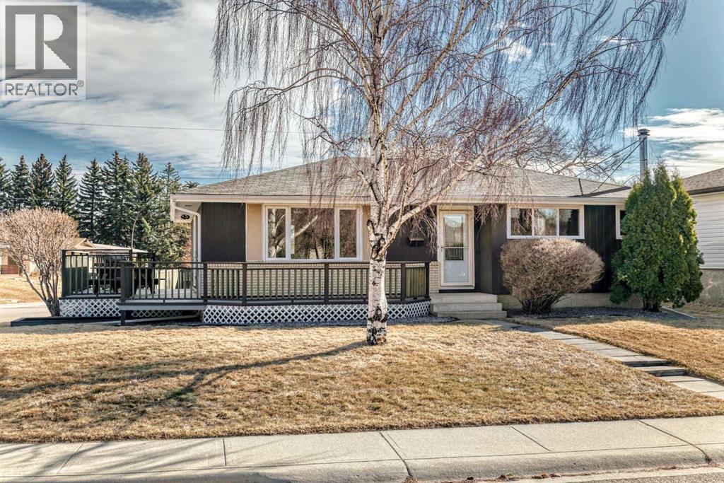 148 Huntridge Road NE, Calgary, Alberta  T2k 4B5 - Photo 3 - A2294727