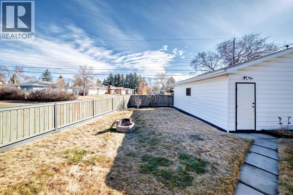 148 Huntridge Road NE, Calgary, Alberta  T2k 4B5 - Photo 47 - A2294727