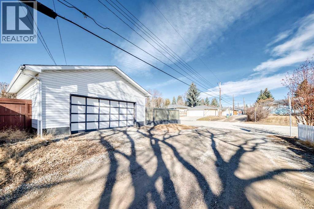 148 Huntridge Road NE, Calgary, Alberta  T2k 4B5 - Photo 49 - A2294727