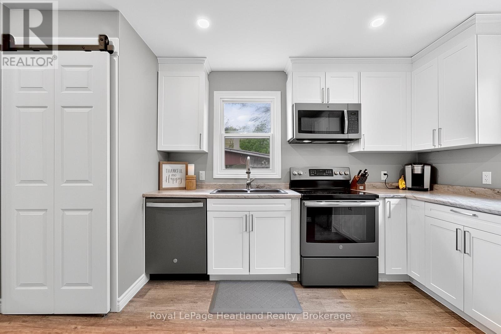 160 Richmond Street, Bluewater (Hensall), Ontario  N0M 1X0 - Photo 3 - X13061374