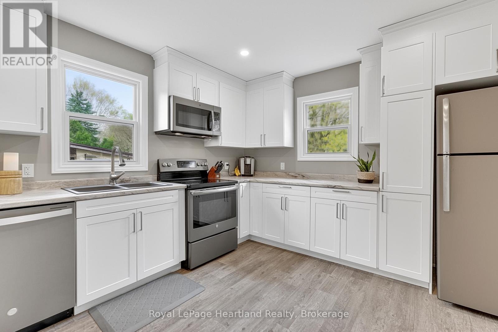 160 Richmond Street, Bluewater (Hensall), Ontario  N0M 1X0 - Photo 4 - X13061374