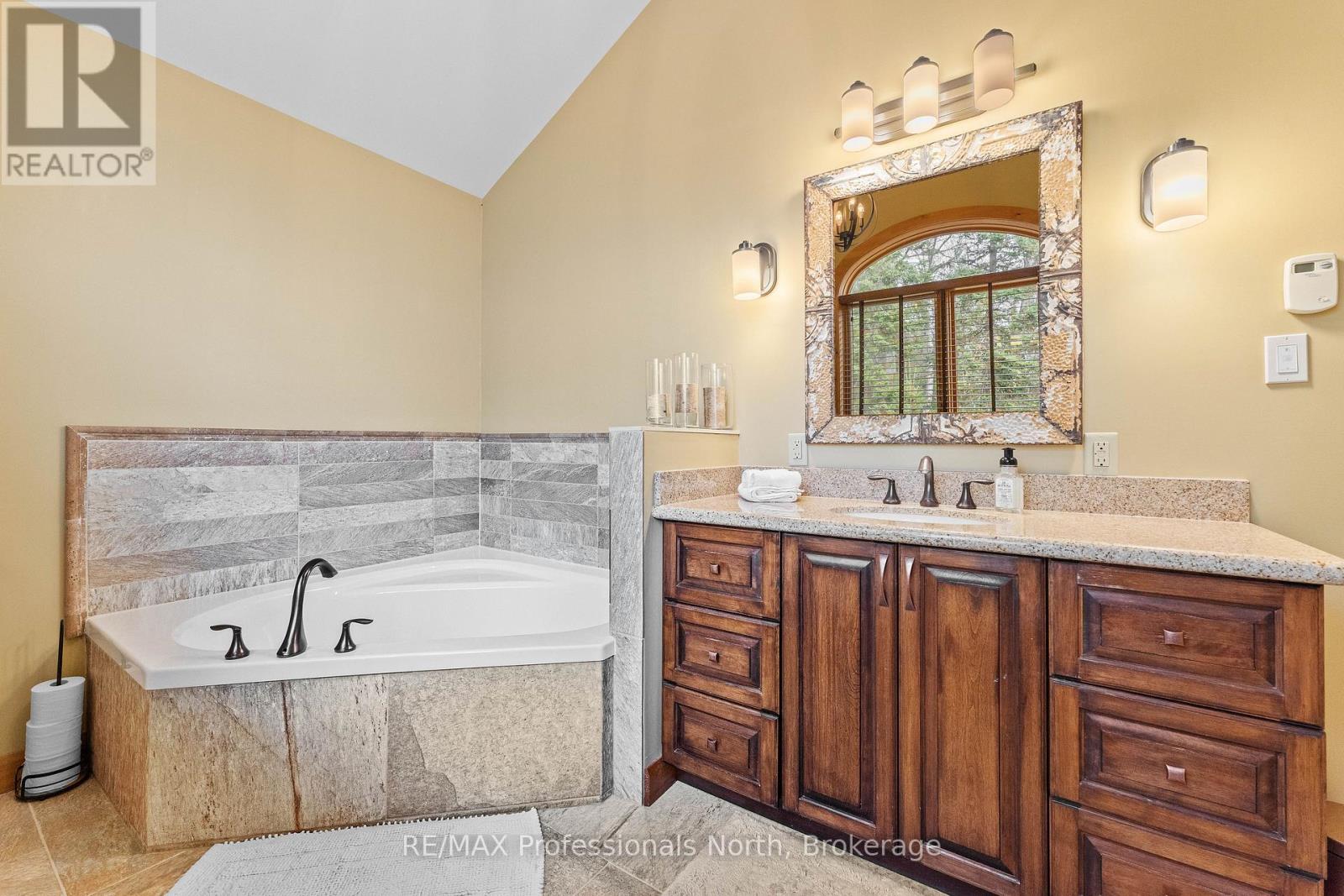 2625 Northshore Road, North Bay (Birchaven), Ontario  P1B 8G4 - Photo 13 - X13061490