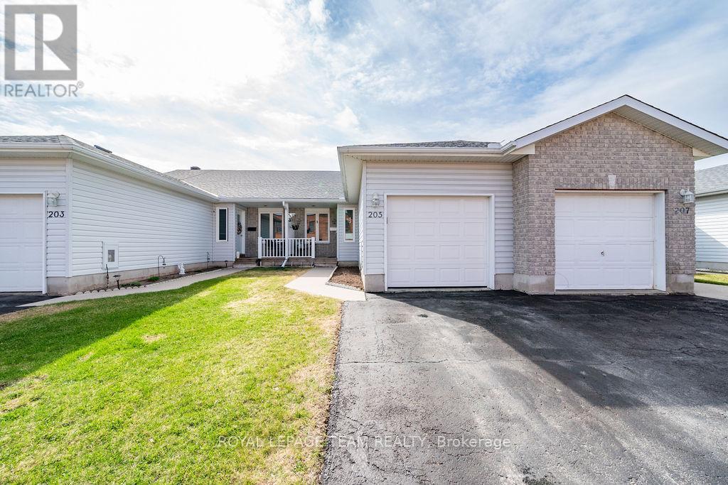 205 RENFREW AVENUE W, Renfrew, Ontario