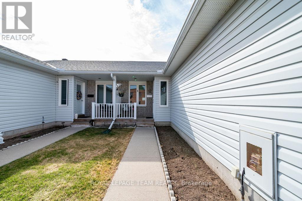 205 Renfrew Avenue W, Renfrew, Ontario  K7V 2Y4 - Photo 3 - X13061488
