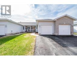 205 RENFREW AVENUE W, Renfrew, Ontario