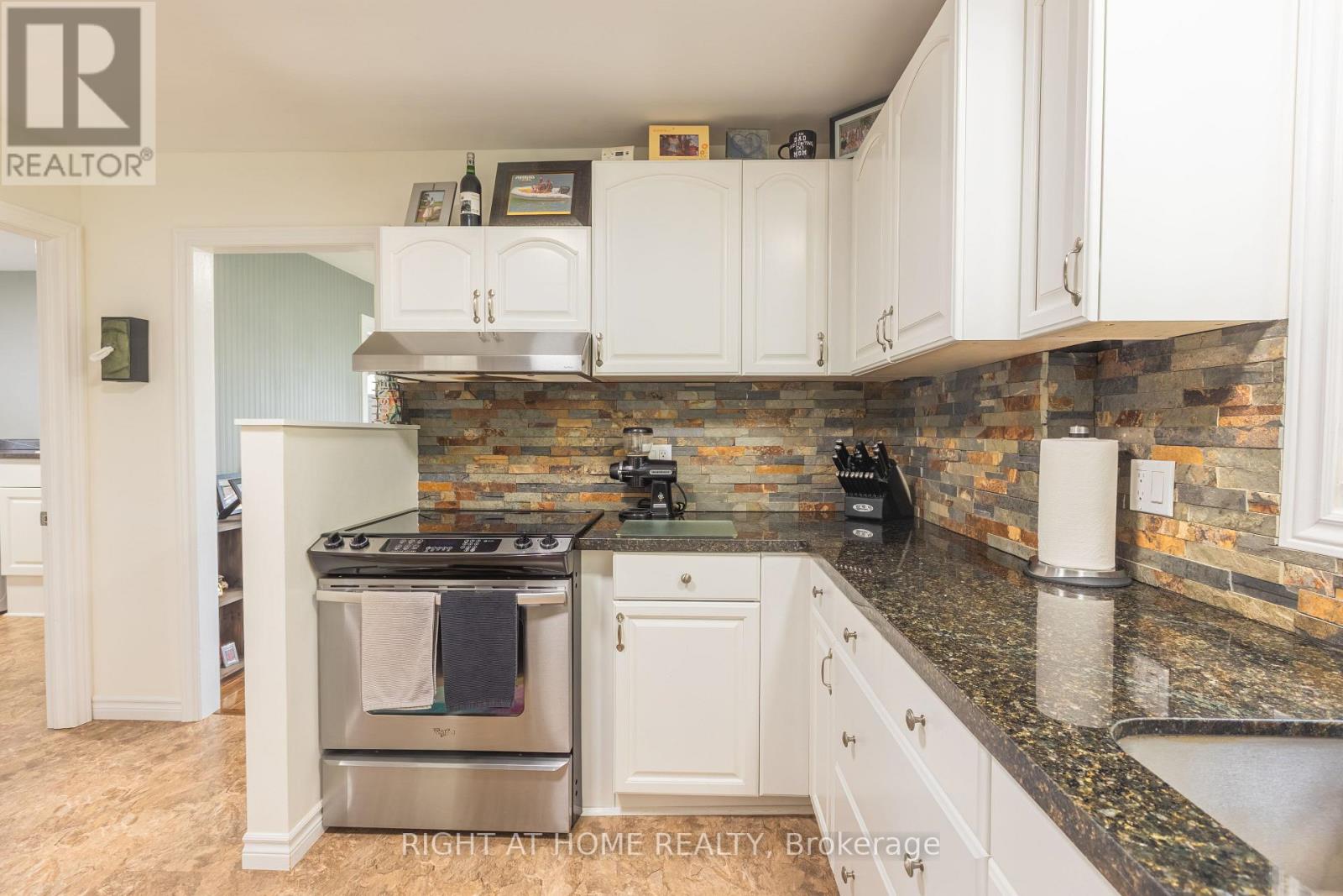 18 Duke Street, Clarington, Ontario  L1C 2T8 - Photo 5 - E13061372