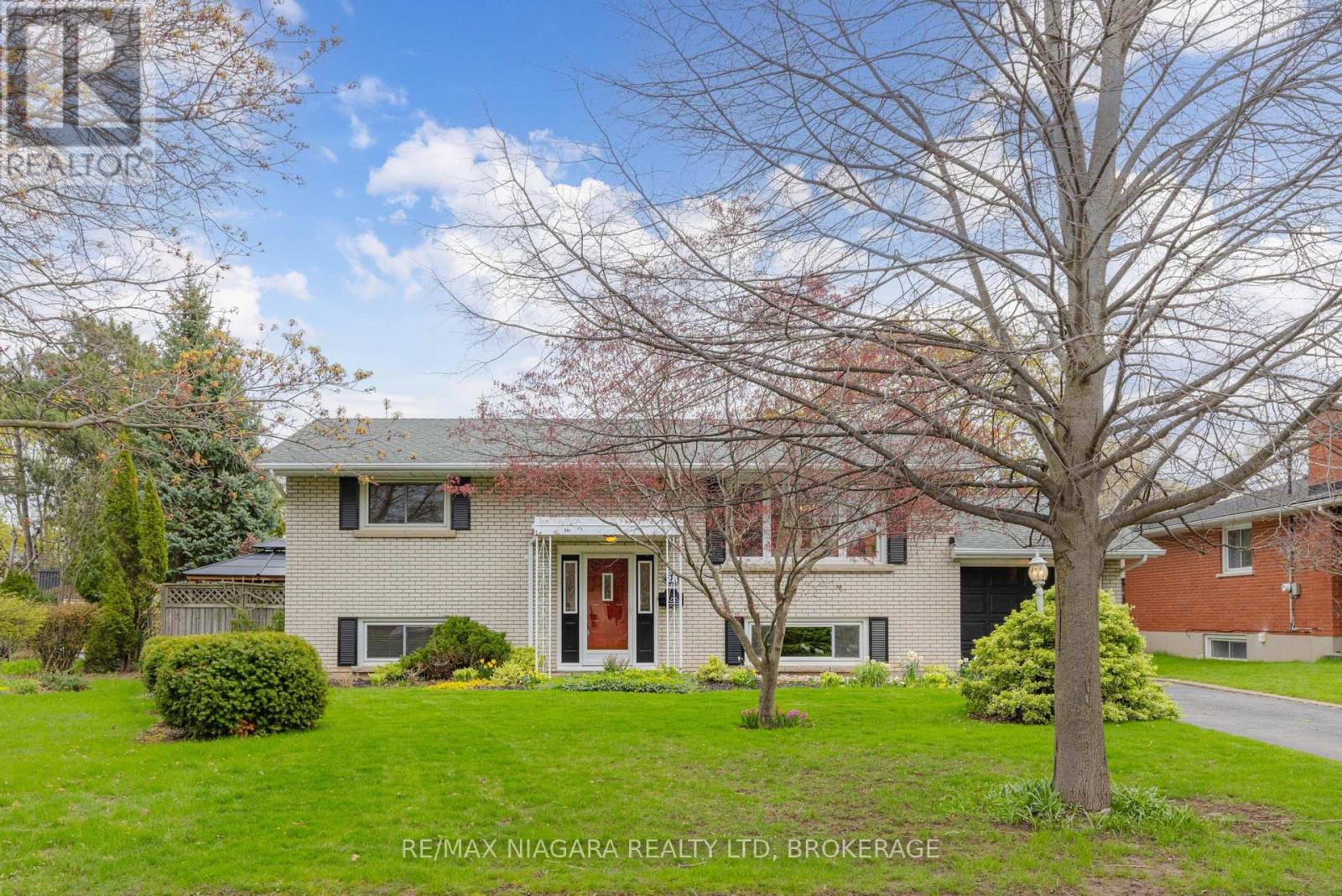 28 Viking Drive, St. Catharines, Ontario  L2M 2V3 - Photo 1 - X13061434