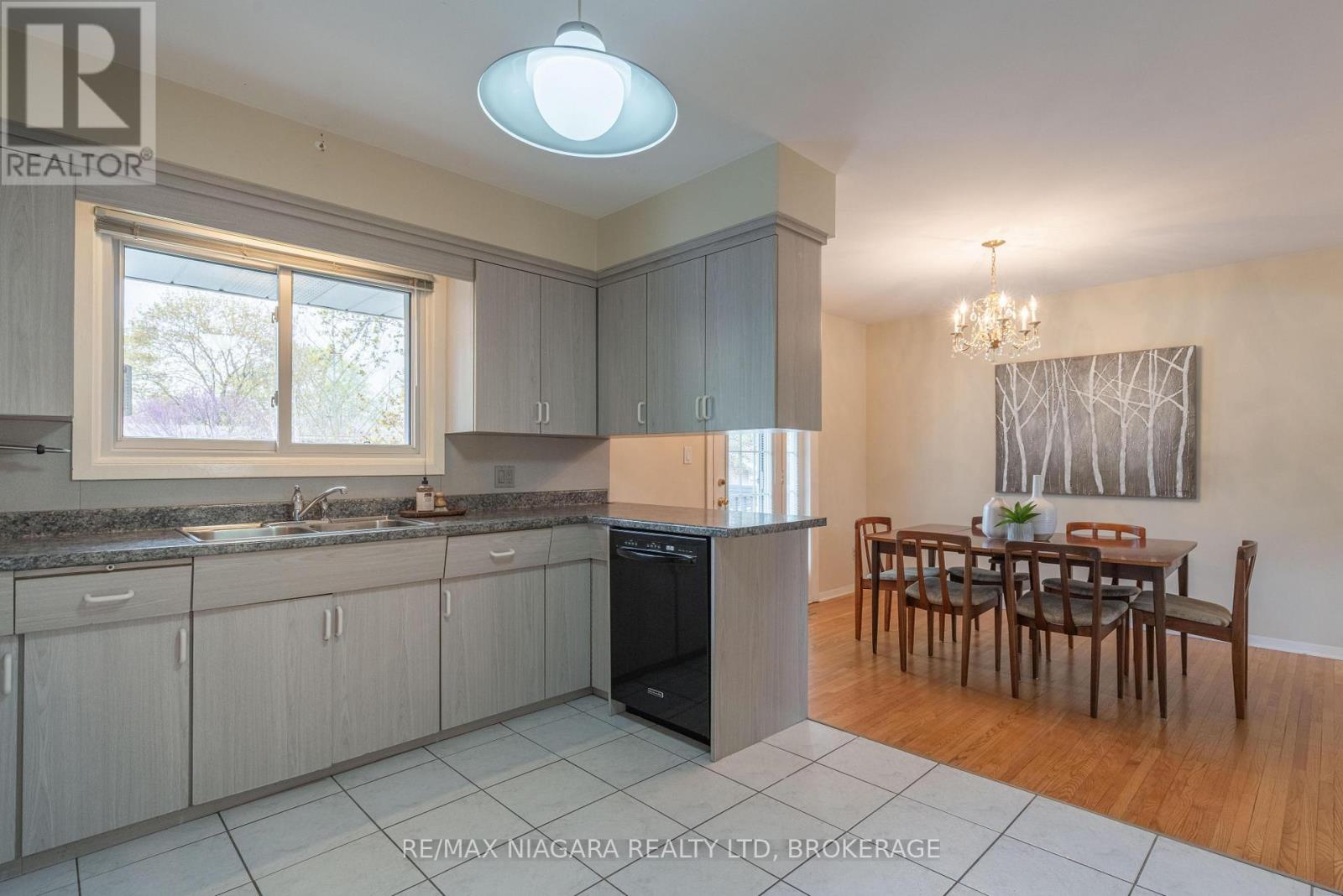 28 Viking Drive, St. Catharines, Ontario  L2M 2V3 - Photo 11 - X13061434