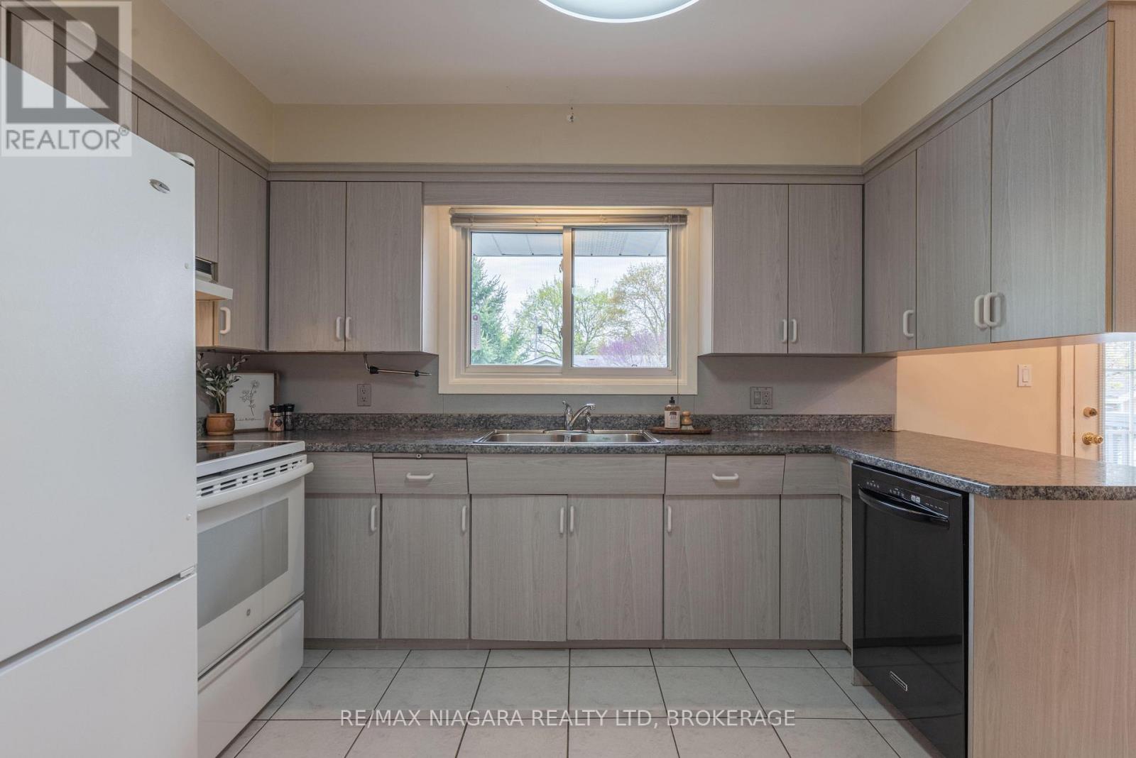 28 Viking Drive, St. Catharines, Ontario  L2M 2V3 - Photo 12 - X13061434