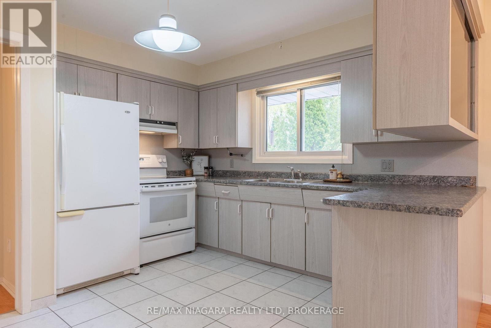 28 Viking Drive, St. Catharines, Ontario  L2M 2V3 - Photo 13 - X13061434