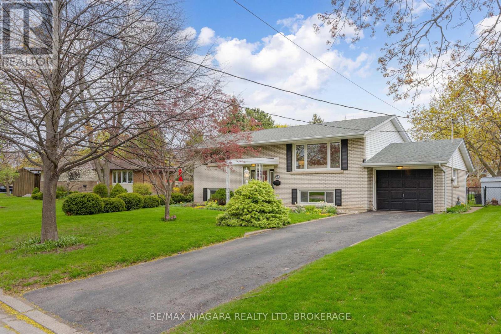 28 Viking Drive, St. Catharines, Ontario  L2M 2V3 - Photo 3 - X13061434