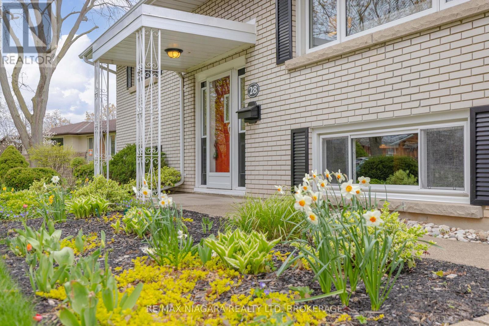 28 Viking Drive, St. Catharines, Ontario  L2M 2V3 - Photo 4 - X13061434