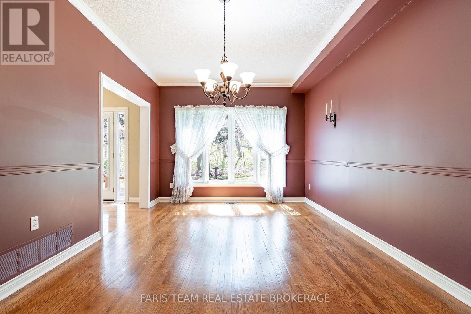 25 Averill Court, Bradford West Gwillimbury, Ontario  L0G 1A0 - Photo 16 - N13061444