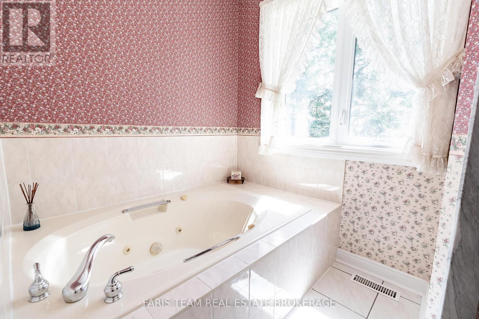 25 Averill Court, Bradford West Gwillimbury, Ontario  L0G 1A0 - Photo 26 - N13061444